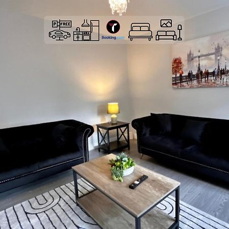 Spacious 4 Bedroom By Tara Stays Short Lets & Serviced Accommodation Aldershot With Free Wifi & Garden Екстер'єр фото