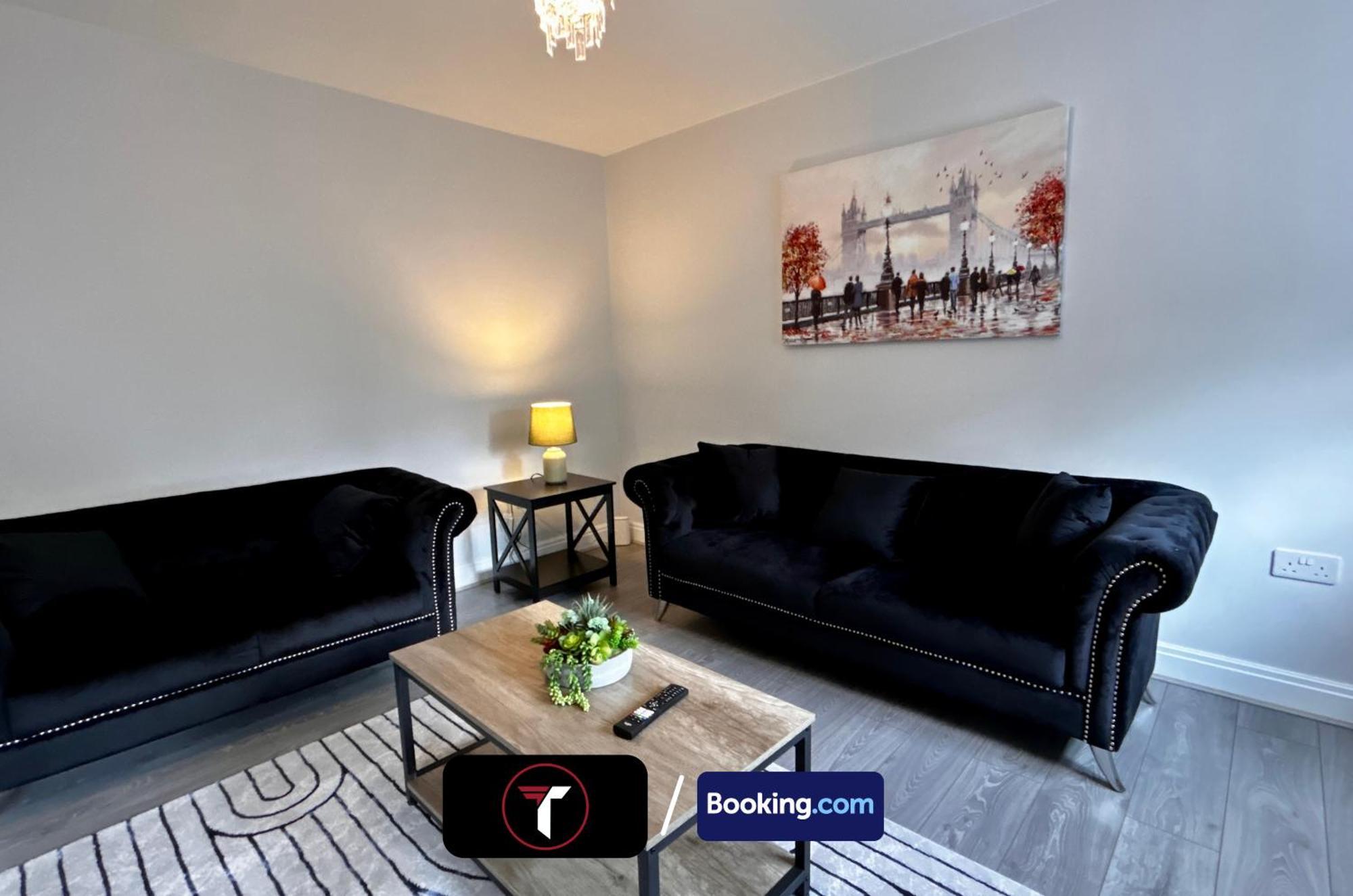 Spacious 4 Bedroom By Tara Stays Short Lets & Serviced Accommodation Aldershot With Free Wifi & Garden Екстер'єр фото