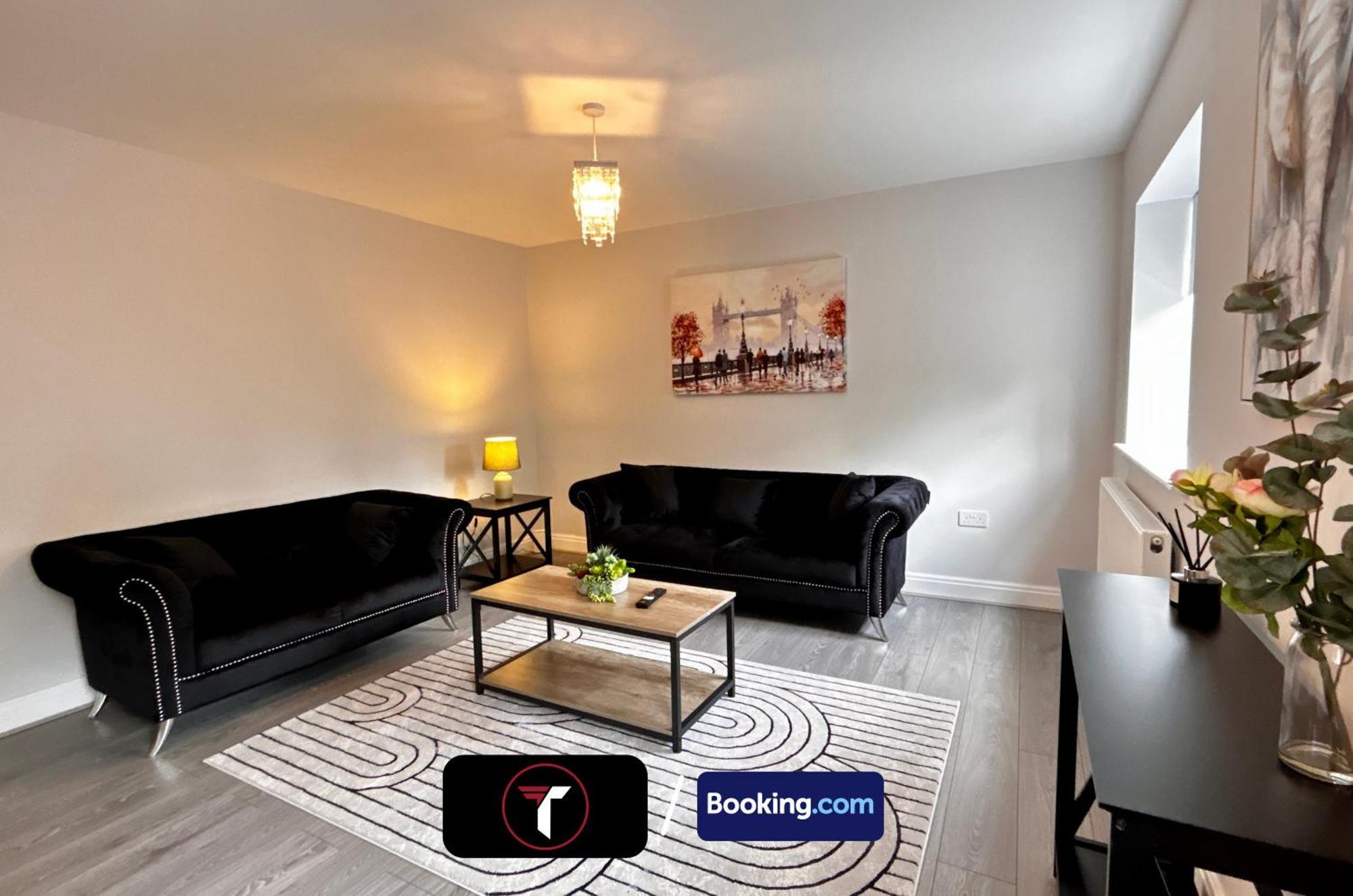 Spacious 4 Bedroom By Tara Stays Short Lets & Serviced Accommodation Aldershot With Free Wifi & Garden Екстер'єр фото