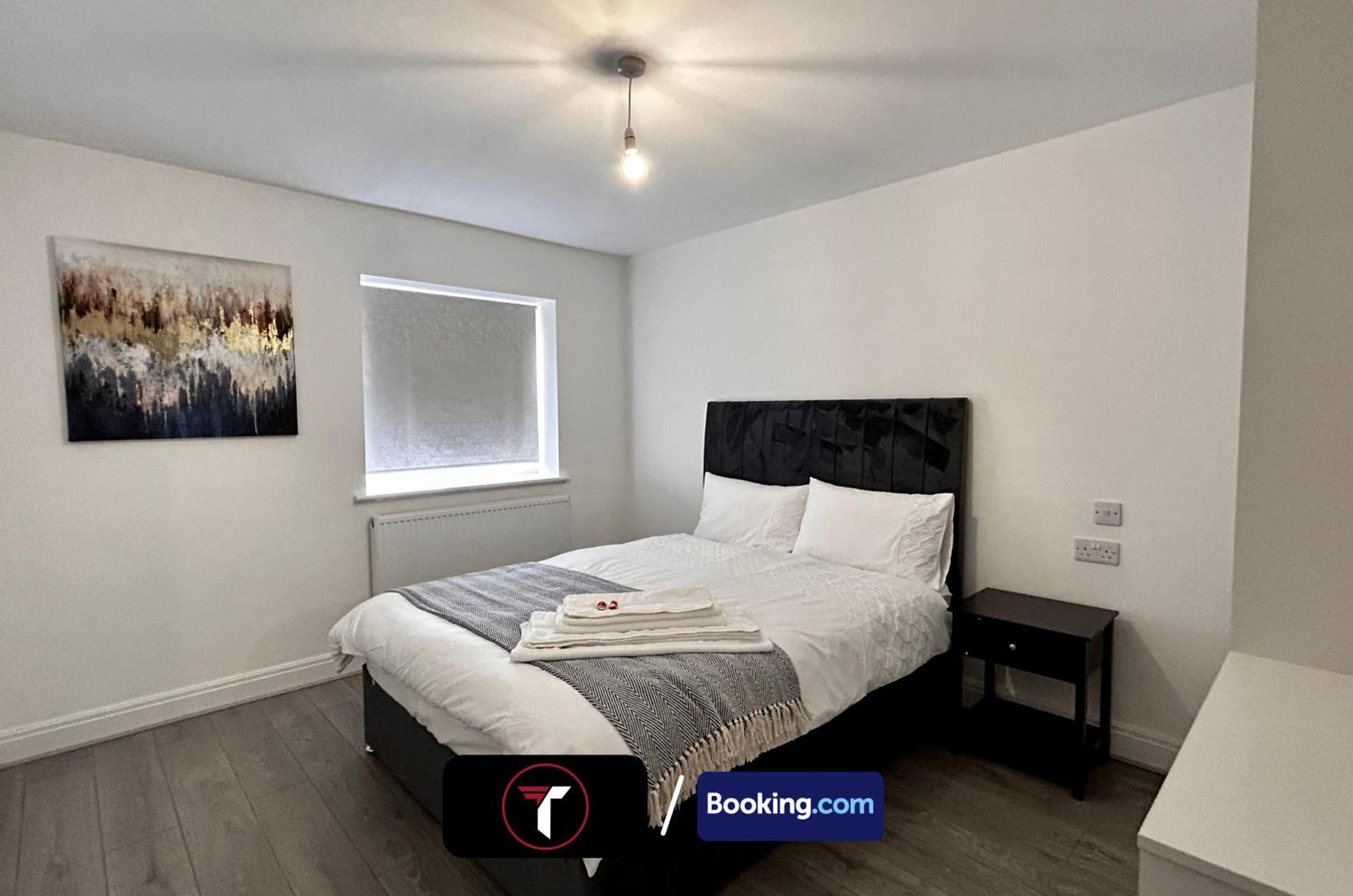 Spacious 4 Bedroom By Tara Stays Short Lets & Serviced Accommodation Aldershot With Free Wifi & Garden Екстер'єр фото