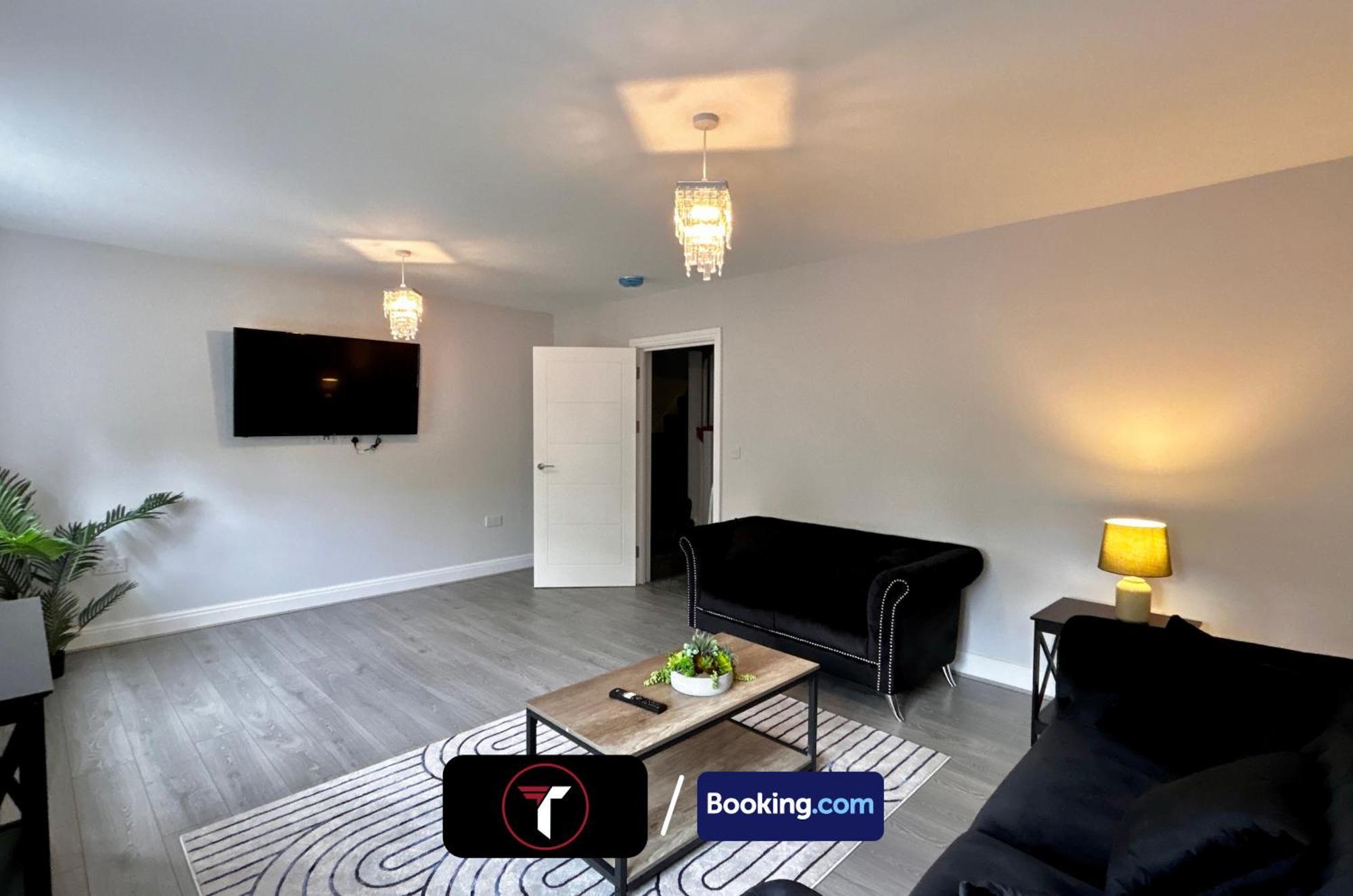 Spacious 4 Bedroom By Tara Stays Short Lets & Serviced Accommodation Aldershot With Free Wifi & Garden Екстер'єр фото