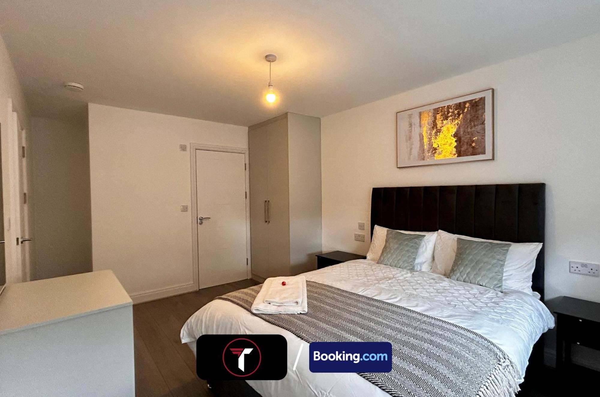 Spacious 4 Bedroom By Tara Stays Short Lets & Serviced Accommodation Aldershot With Free Wifi & Garden Екстер'єр фото