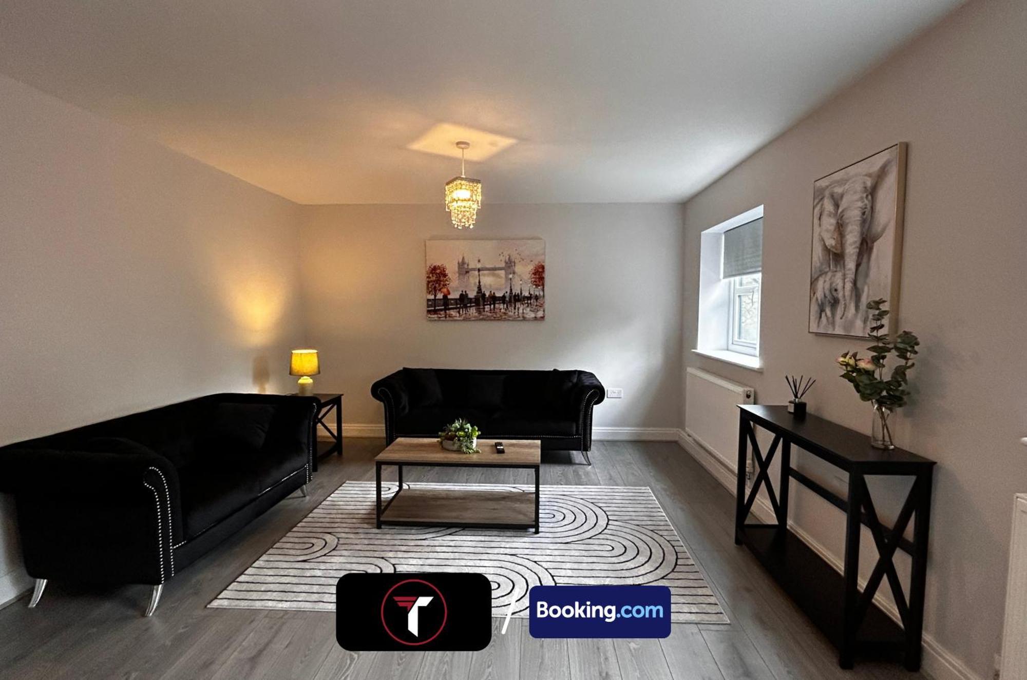 Spacious 4 Bedroom By Tara Stays Short Lets & Serviced Accommodation Aldershot With Free Wifi & Garden Екстер'єр фото